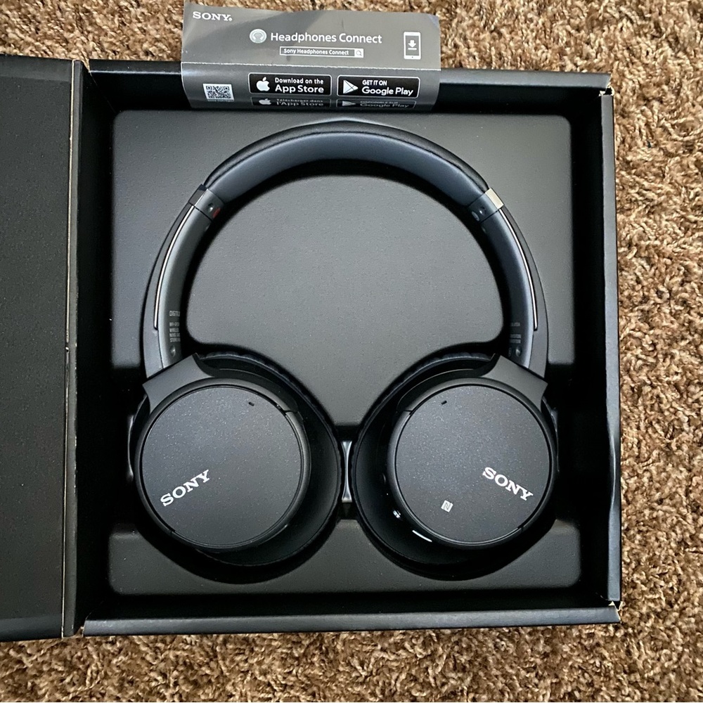 Sony Black Wireless Noose Cancelling Headphones WH-CH700N